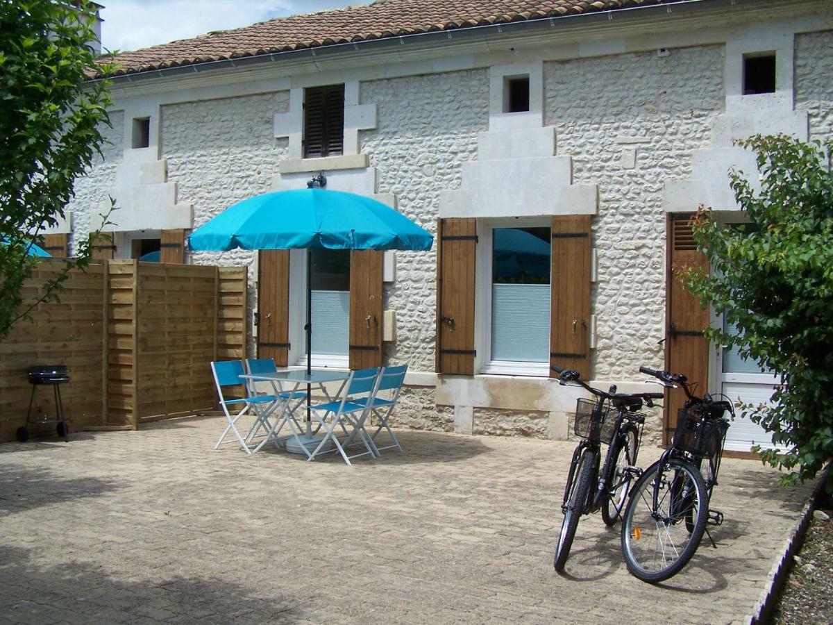 Chez Jousseaume Chambre D'Hotes Et Gites Saint-Ciers-Champagne ภายนอก รูปภาพ