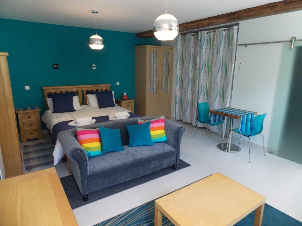 Chez Jousseaume Chambre D'Hotes Et Gites Saint-Ciers-Champagne ภายนอก รูปภาพ