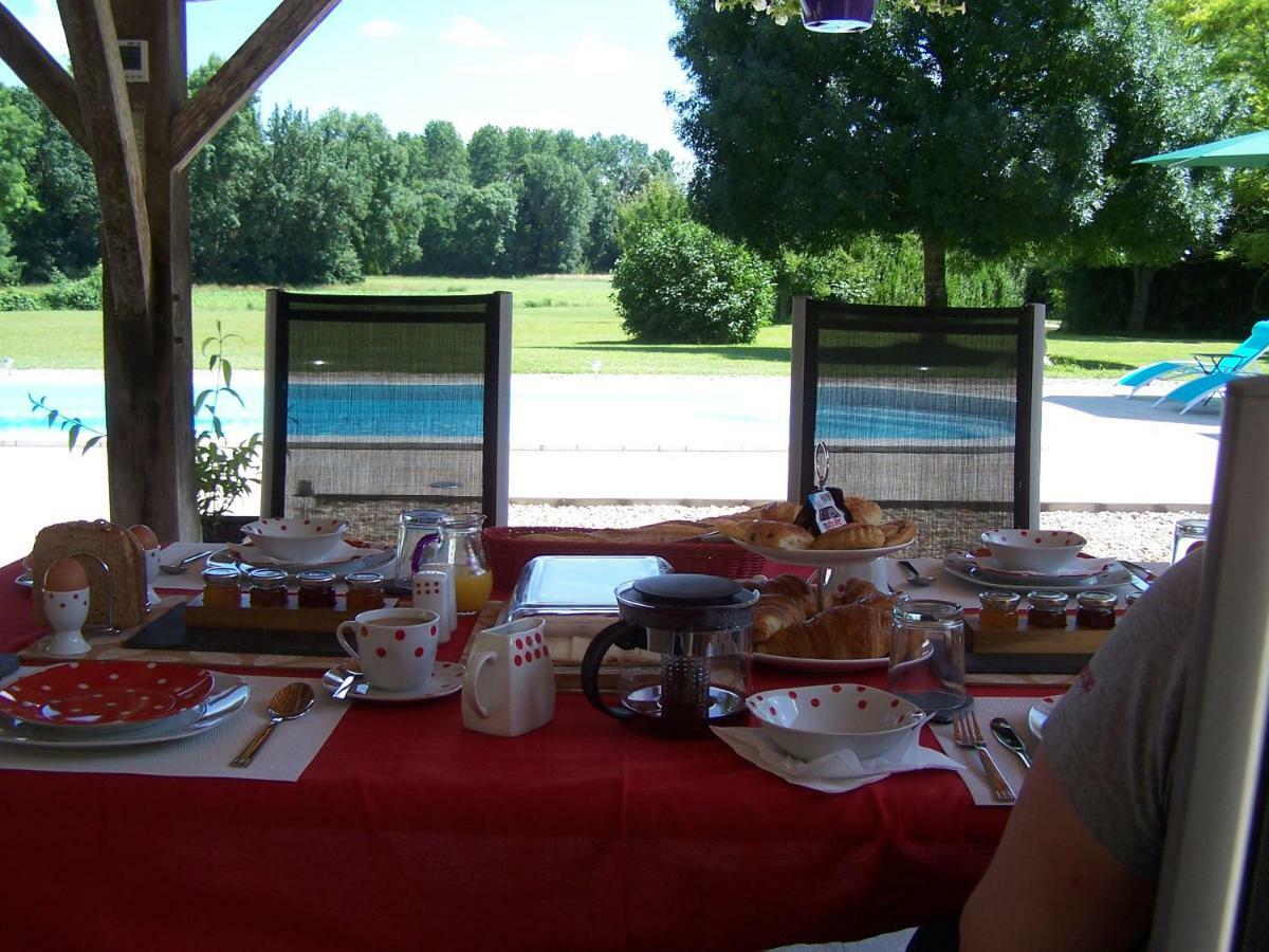 Chez Jousseaume Chambre D'Hotes Et Gites Saint-Ciers-Champagne ภายนอก รูปภาพ