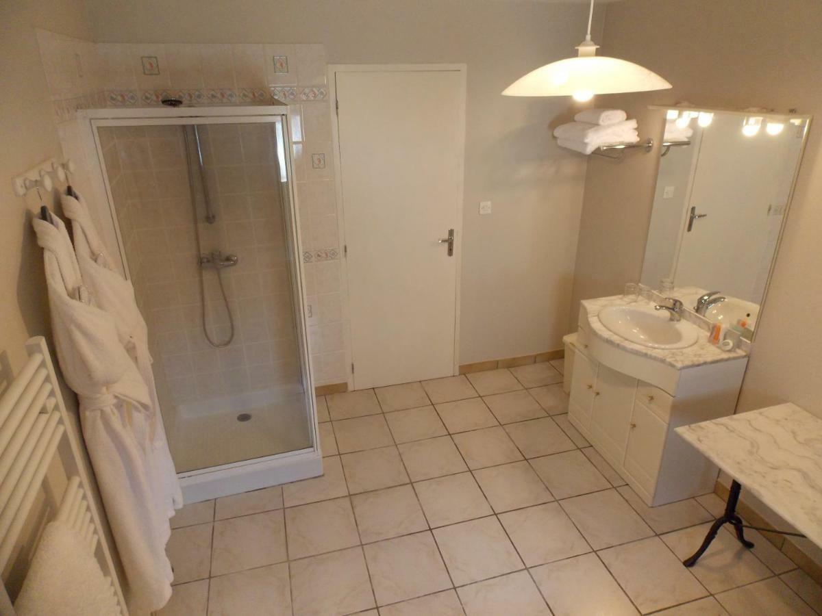 Chez Jousseaume Chambre D'Hotes Et Gites Saint-Ciers-Champagne ภายนอก รูปภาพ
