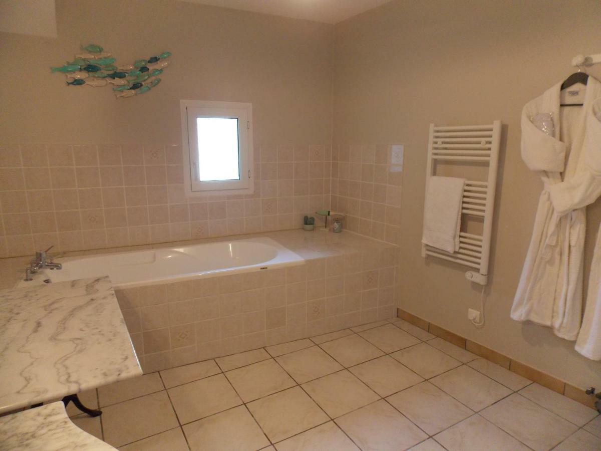 Chez Jousseaume Chambre D'Hotes Et Gites Saint-Ciers-Champagne ภายนอก รูปภาพ